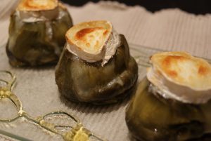 Alcachofas rellenas de paté de foie con queso de cabra