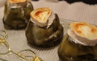 Alcachofas rellenas de paté de foie con queso de cabra